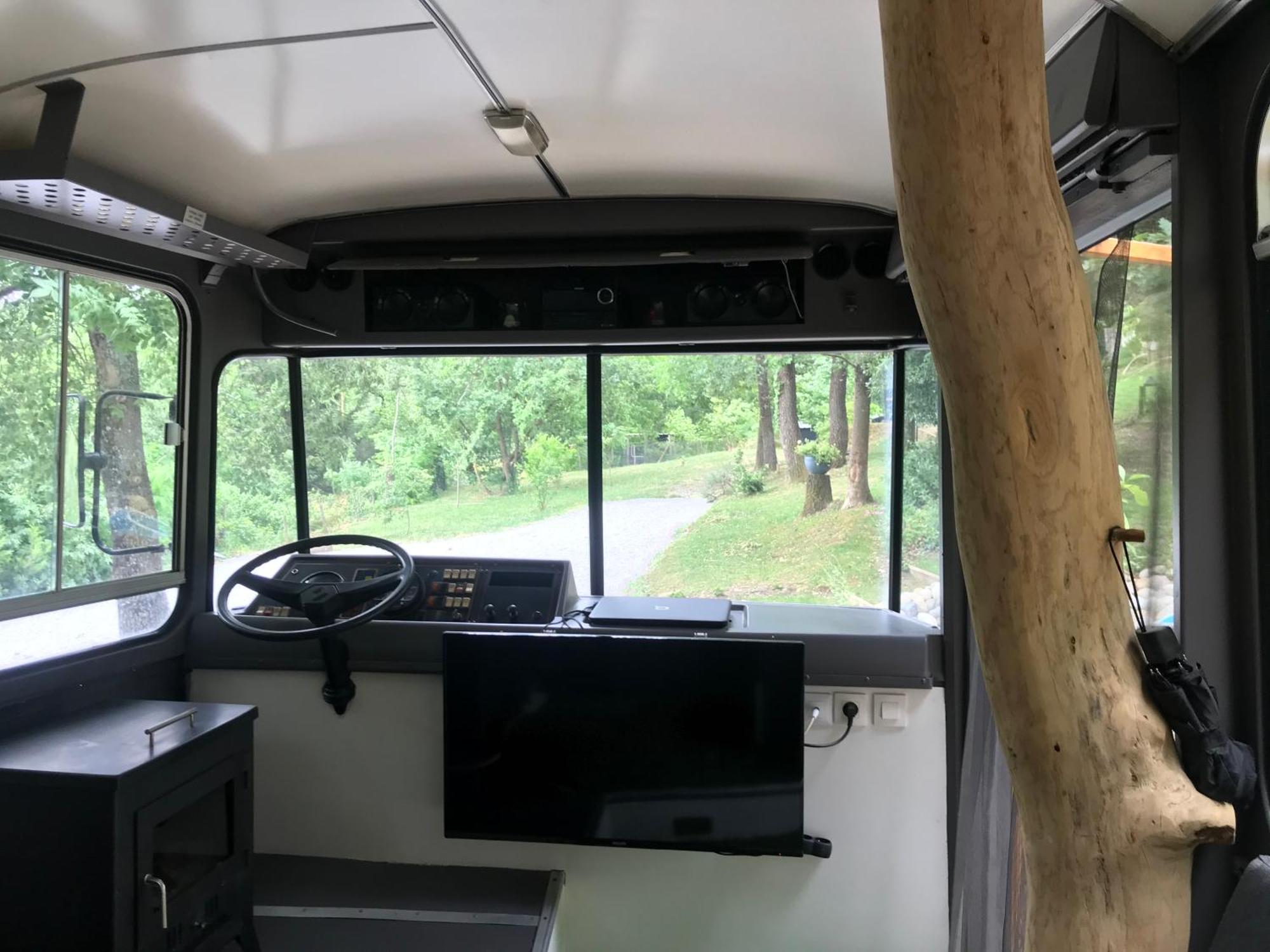 Bus Atypique Au Bord Du Canal Du Midi Et Au Coeur D'Une Foret 2 Chambres Villepinte  Zewnętrze zdjęcie