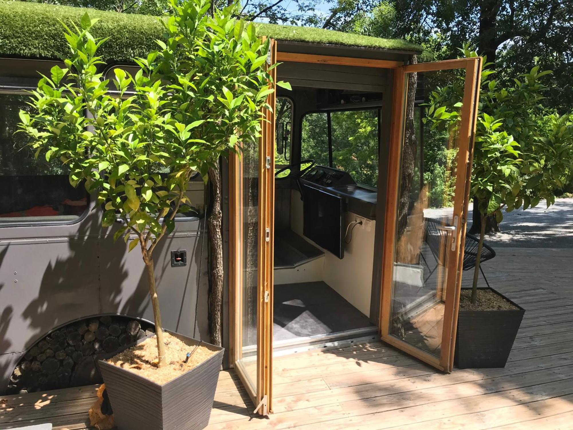 Bus Atypique Au Bord Du Canal Du Midi Et Au Coeur D'Une Foret 2 Chambres Villepinte  Zewnętrze zdjęcie